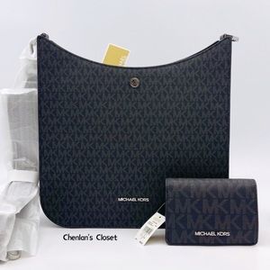 Slightly used Michael Kors Briley LG Messenger Set